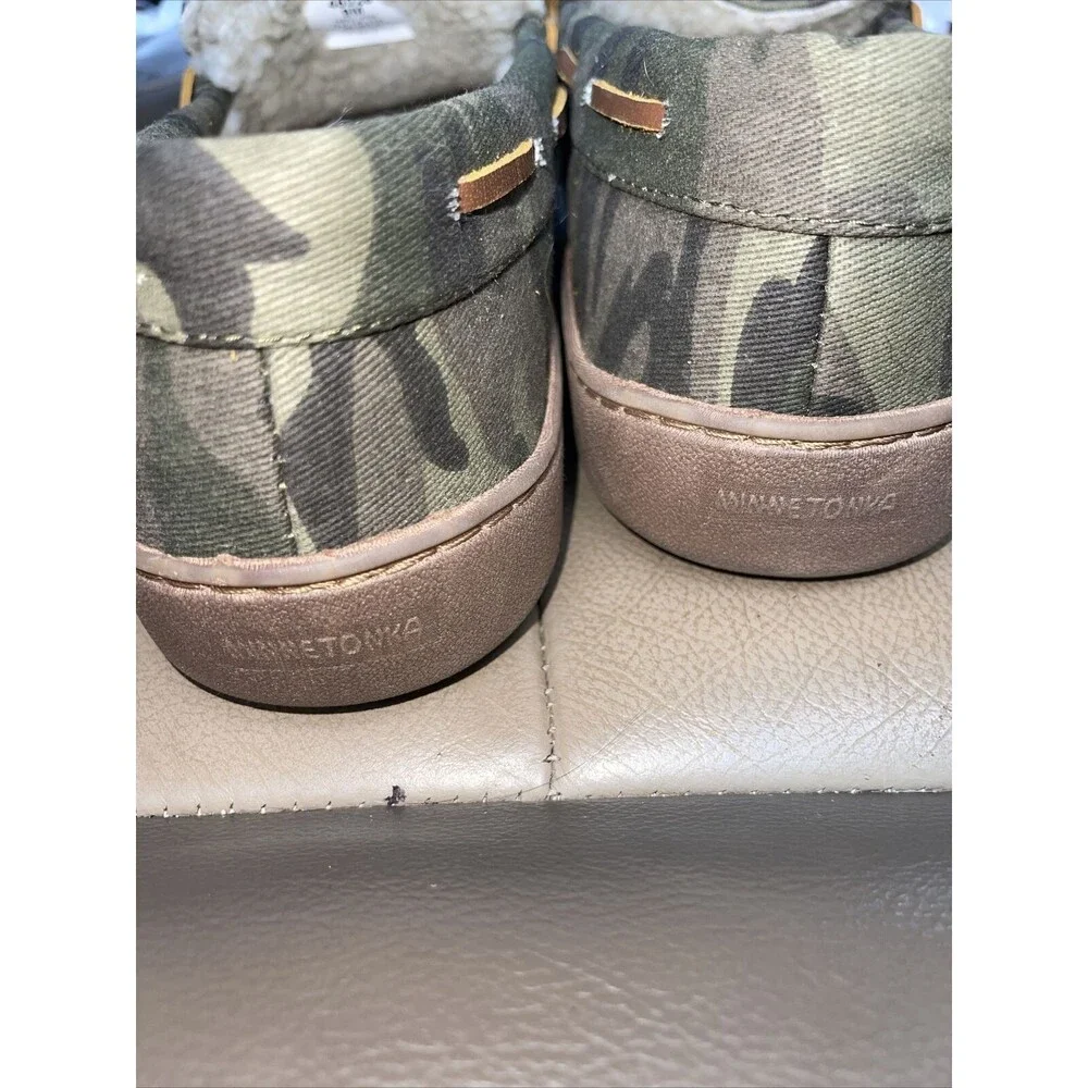 Minnetonka Camo Men's Slip On Boat Style Bow Accent Loafer Shoes 45026 9M
